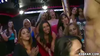 خشب الصباح؟ جرب ستراب أون الصباح: ربات منازل تصل للمتعة القصوى