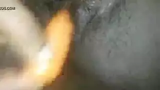 أخته تلعب لعبه حتي