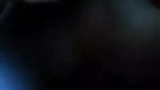 منظر خلفي صريح: تركيز شرجي مع قذف كبير
