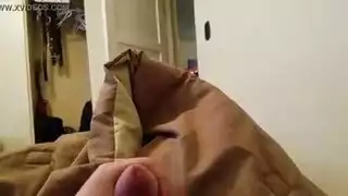 مثير للهواة الرجيج على السرير
