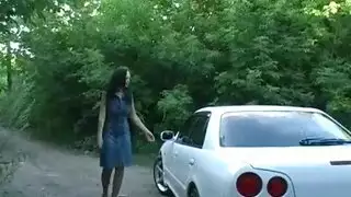 سكس فرنسي مع مزة فرنسية تركب معه السيارة و ينيكها و تمص زبره وسط الغابة و تصوير خفي