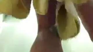 زوجة ناضجة كبيرة تبدو سخيف زوجها، الشخص الوحيد الذي يعرف كيفية إرضاءها