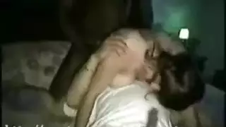 سمراء غبية تأخذ قضيب البناء في كابينة الرافعة