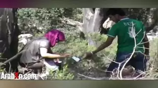 سكس صحراوي قوي: وضع الوحش في الغابة
