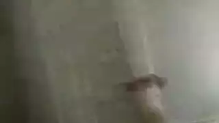 لعب بلدي وقحة على كس لها