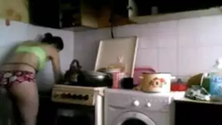 مشاركة زوجة صديقي المثيرة في جلسة مثلثة