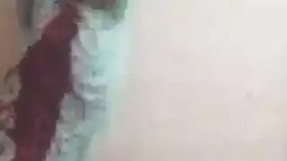 ذات جسم مقسم كيرفي خطير تعانق نياكها و تهز مكوتها وتتعرى و يلعب في كسها الإباحية الفيديو