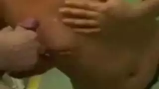 الإخلاص الحلو يصبح جلسة مص فوضوية
