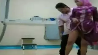 مراهقات عربيات مشاغبات: شرج وثقب مزدوج