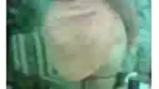 خمسيني ينك بعمق بشغف حيواني