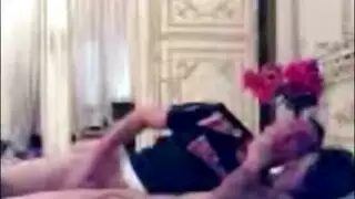 عاهرات عربيات يئنّ بينما تمتلئ مهولهن