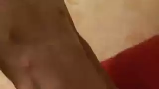بدخل صباعه فى طيزوى