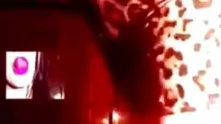 رقصة عراقية إباحية: تفتح ساقيها للكاميرا mp4