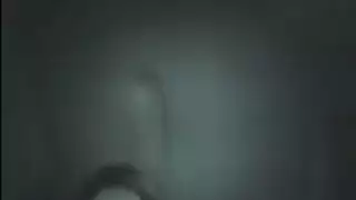 لقاء سيمون السريع مع رجل أسود غامض