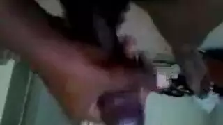 ملكة الحلق العميق تأخذ كل بوصة