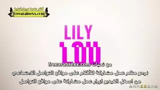 عاهرة تمص قضيبين في مشهد صريح