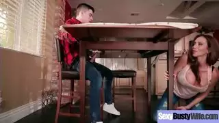 زب شاب في فم زوجة الأب الخبيرة