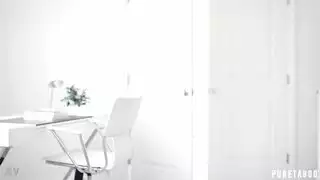 توصيل منزلي: فحل ممتلء ينك بقوة ويقذف بعمق