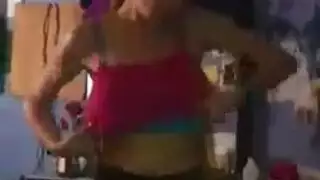 سمراء مثيرة تمارس الجنس بقوة