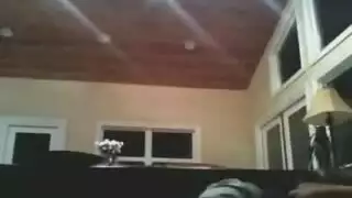 قضيبه هو الحدث الرئيسي في هذا الحزب الجامح
