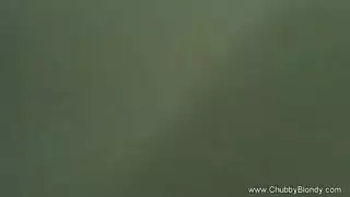 فمها على قضيبه، ثم يدها تعمل عليه بقوة