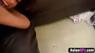 فاتنة آسيوية سيئة يتوق إلى الشرج