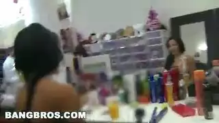 عمل الرجل: ممارسة الجنس معها بشراهة كل يوم