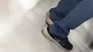 هذه الوجوه البريئة تُغطى بالسائل المنوي في حفلة جنس جماعي برية