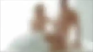 فتاة شقراء تمنح حلق عميق لقضيب أسود كبير