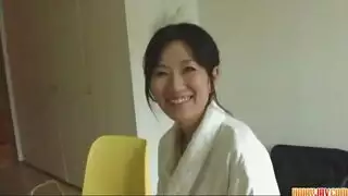 الآسيوية المثيرة تُعصَب من قبل شابين مثارين