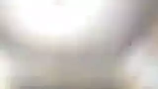  مراهقة هاوية تتعرى لتصوير إباحي في الهواء الطلق