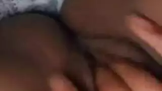 أمي الساخنة تمارس الجنس مع طالبها النحيف في درس جماعي صريح