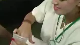 ٢ تتشبث بالرجل بعد جمة قاسية