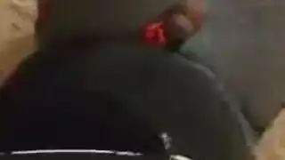 فرك صريح في العلن مع النظارات