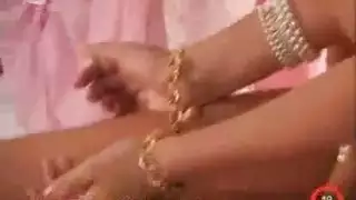انحني يا عزيزتي: وضعية الكلب وشرج قاسٍ