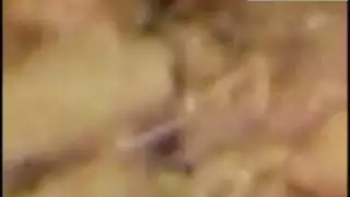 علاقة إباحية متسللة مع أرملة ناضجة فاقدة للوعي