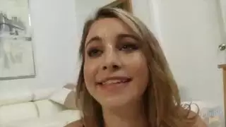 جنس خلسة على البطن وهي في نوم عميق