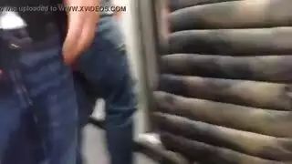 فيديو إكس إكس إكس عام: شاب حيقان يصور طيز مصرية في القطار