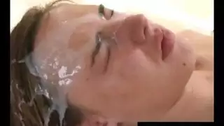 كيانات شبحية في علاقة جنسية صريحة جماعية