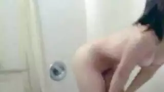حفلة جنس جماعي مع مخنثين: فعل شرجي وفموي صريح