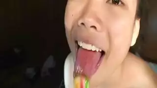 xxx شهوة محرمة: شغف الأم وابنتها ينطلق