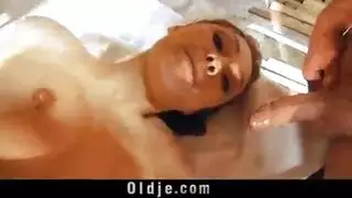 معرض النموذج الهواة الخاص: لقطات عارية ومحتوى صريح