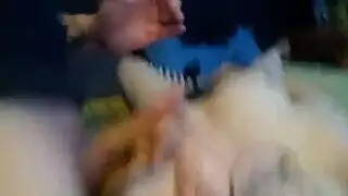 شقراء مثلية وقحة تتبادل القبل والمقص على الكاميرا