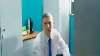 جنس جماعي في المكتب هؤلاء العاهرات تحب السائل المنوي