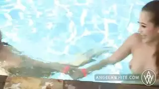 أفلام جنسية صلبة منقوعة: غارقة في الشهوة