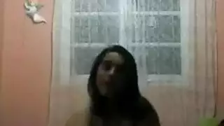 حلق عميق وجماع قاسي مع عارضة سودانية