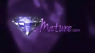 إباحية صريحة: قضيب ضخم ينيك كسًا جميلًا بعمق