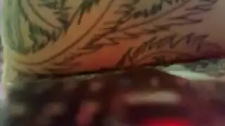صديقتي تظهر حركاتها وهي تركب قضيبي على كاميرا الويب
