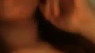 أفلام سحاق أجنبية: امرأة ناضجة تلعق كس مراهقة ضيق حتى النشوة
