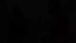 المُخْذول يشاهد صديقه يمارس الجنس بقوة مع زوجته